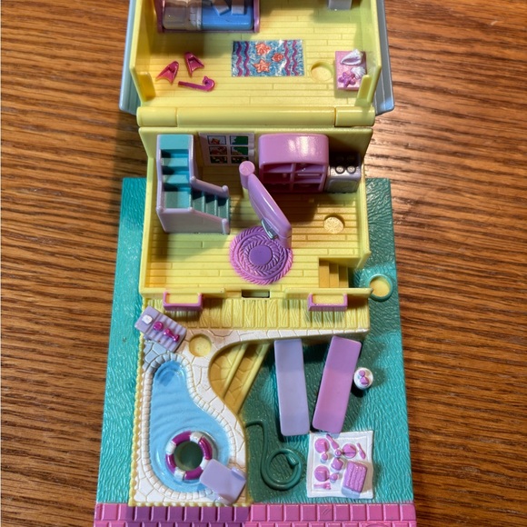 Polly Pockets - Picture 2 of 2